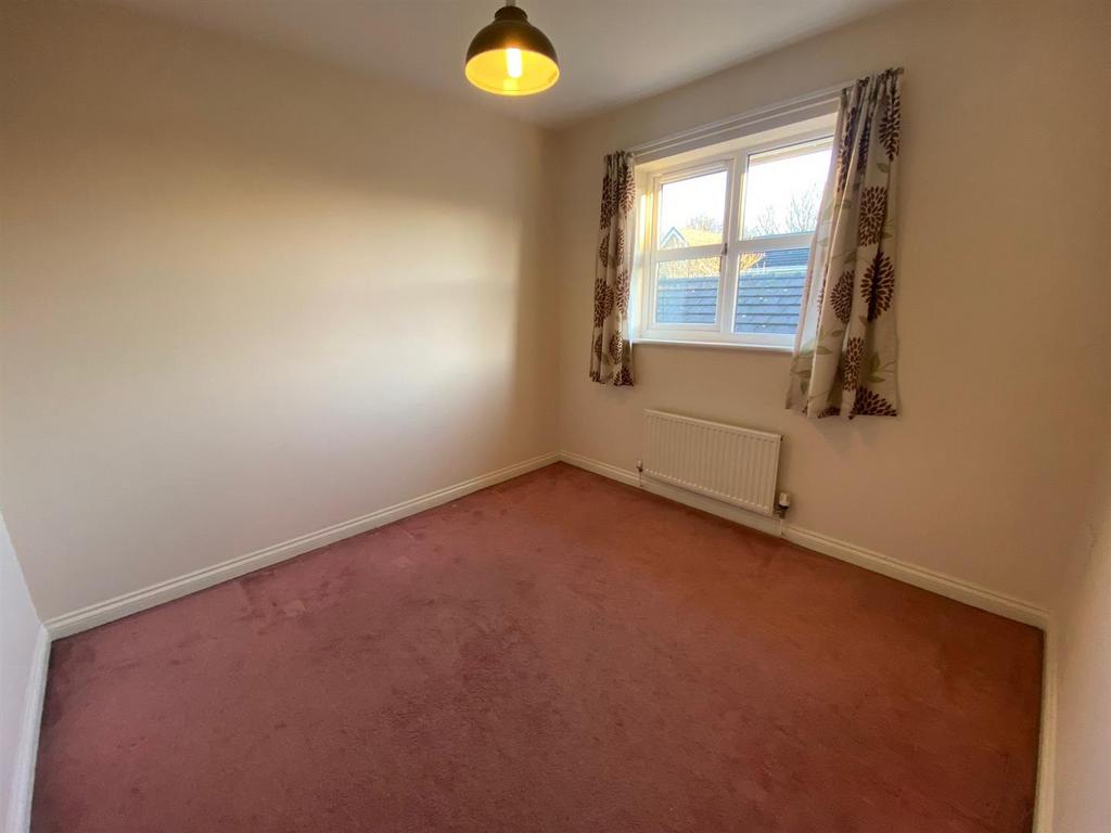 SMALL BEDROOM.jpg