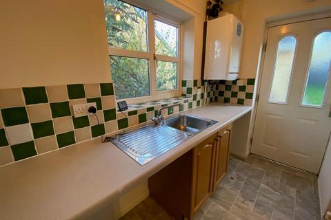 4 bedroom detached house to rent, Old Bank Road, Earlsheaton, Dewsbury