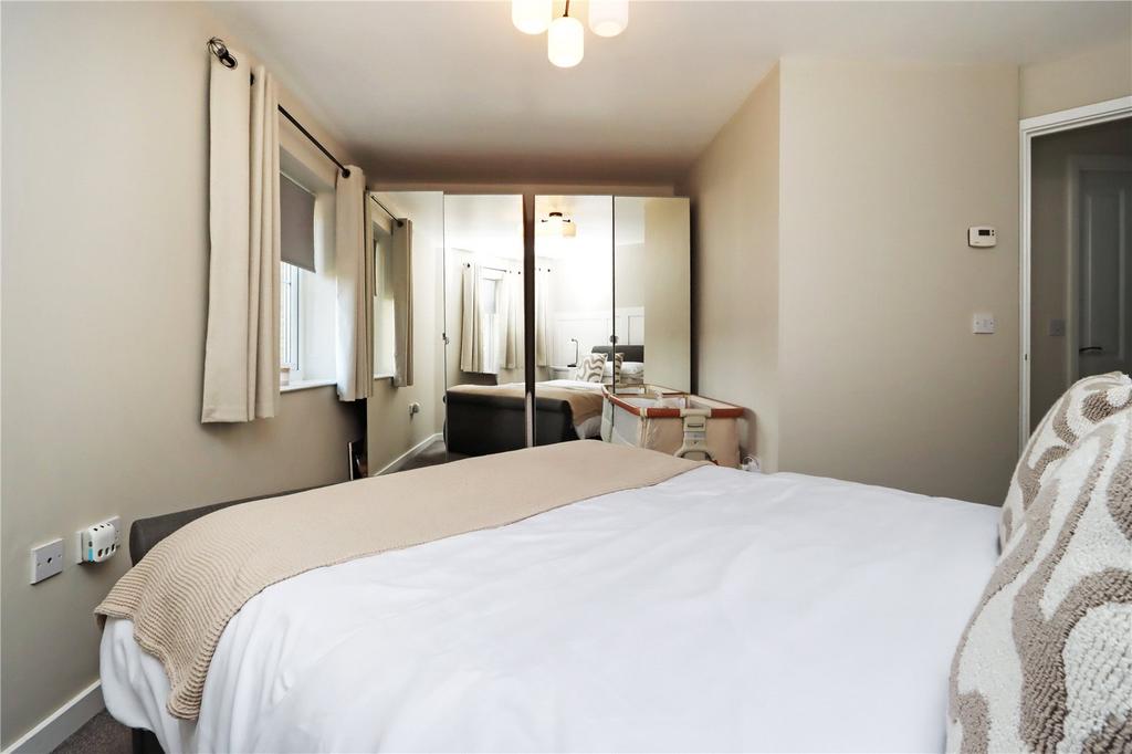 Bedroom 1 Pic 3