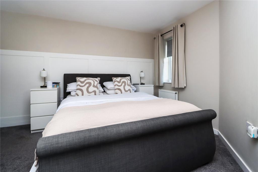 Bedroom 1 Pic 2