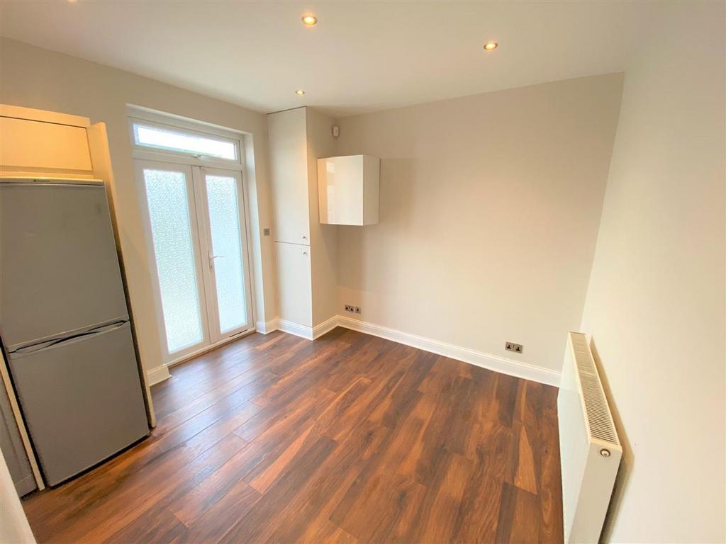 Trelawney Rd IG6