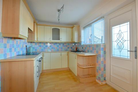 3 bedroom terraced house to rent, Spillers Close, Bridgwater TA6