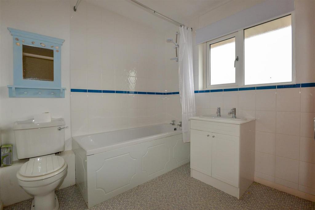 Bathroom 1.jpg