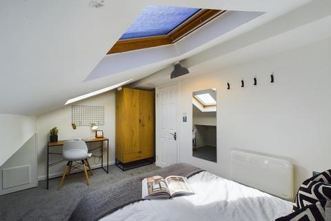 7 bedroom house to rent, KIPPAX STREET, Manchester M14
