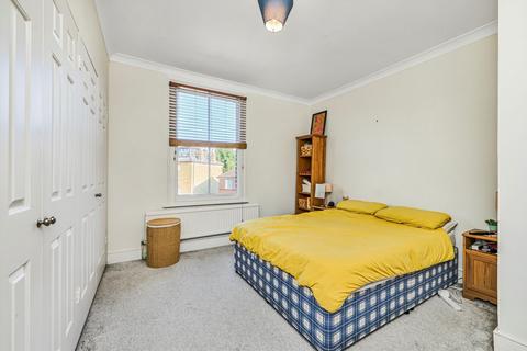 1 bedroom flat to rent, St. James Terrace, London SW12
