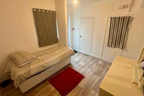 Studio to rent, Cheddon Road, Taunton, TA2