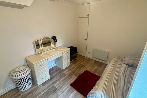 Studio to rent, Cheddon Road, Taunton, TA2