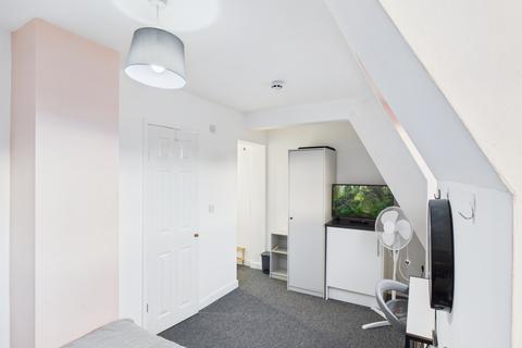 undefined, Room 17, The Yorkshireman, HU1