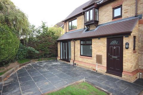 undefined, Lawrence Close, Guildford GU4