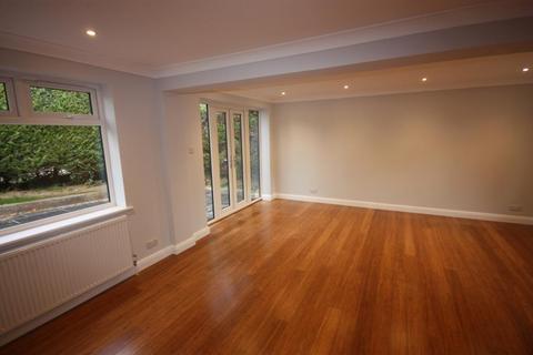 undefined, Lawrence Close, Guildford GU4
