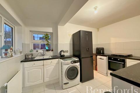 2 bedroom semi-detached house for sale, Claremont Road, Hornchurch, RM11