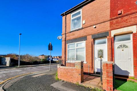 3 bedroom end of terrace house to rent, Penn Street, Manchester