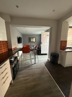 6 bedroom end of terrace house to rent, Nottingham NG7