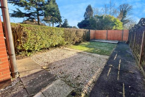 3 bedroom semi-detached house to rent, Victoria Road, Sedgley