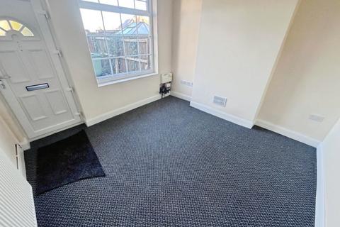 3 bedroom semi-detached house to rent, Victoria Road, Sedgley
