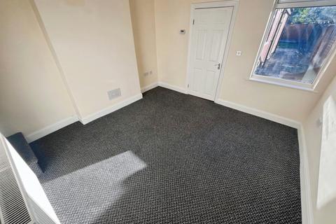 3 bedroom semi-detached house to rent, Victoria Road, Sedgley