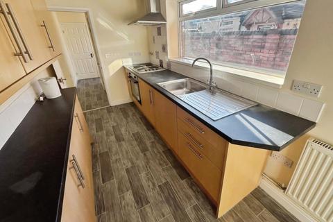 3 bedroom semi-detached house to rent, Victoria Road, Sedgley