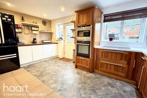 3 bedroom terraced house for sale, Winton Road, Stratton St Margaret