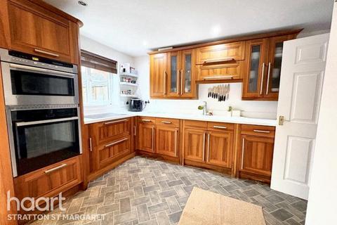 3 bedroom terraced house for sale, Winton Road, Stratton St Margaret