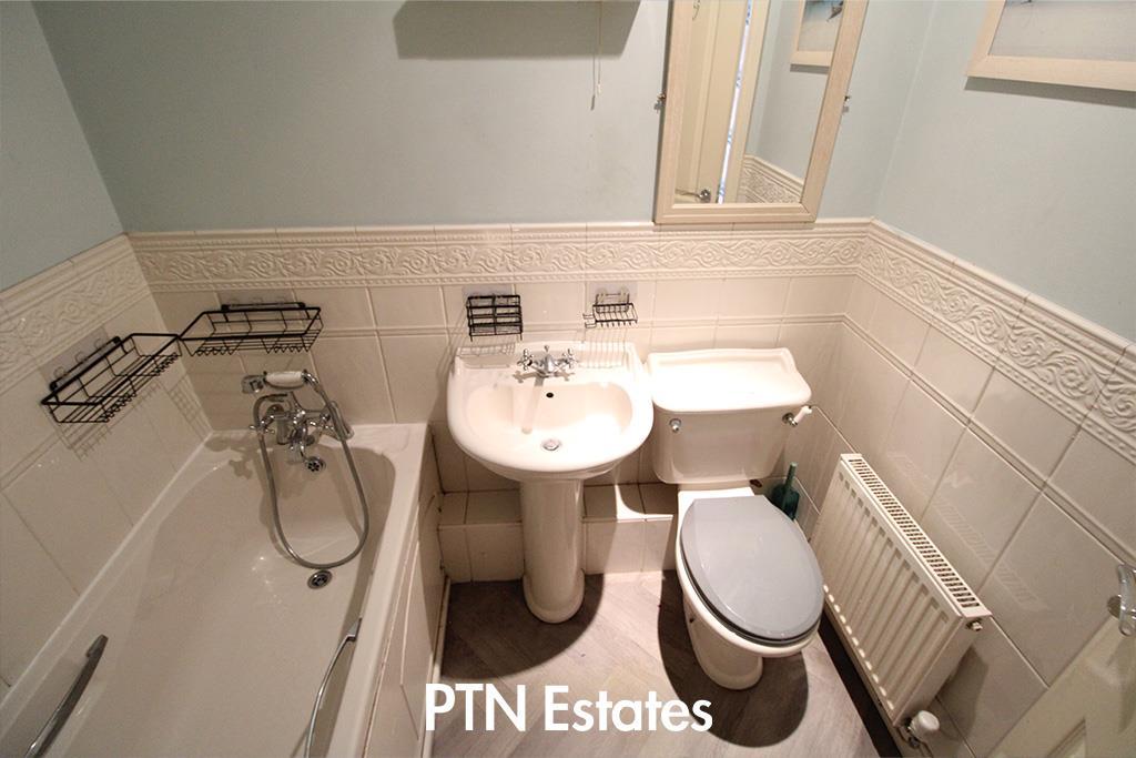 Bathroom 1 .jpg