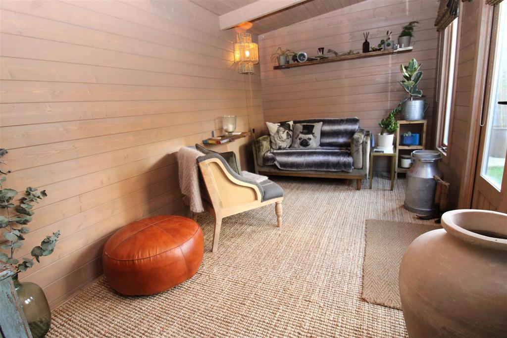 Garden room 1.JPG