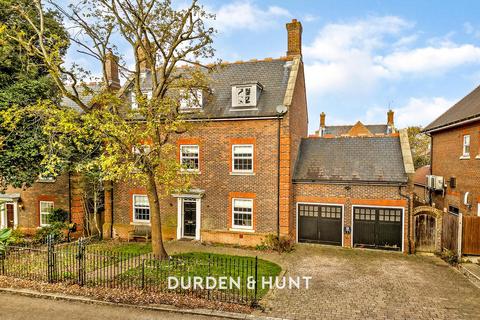 Regents Drive, Woodford Green, IG8