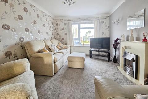 3 bedroom semi-detached house for sale, Chingford Avenue, Clacton-on-Sea, Essex