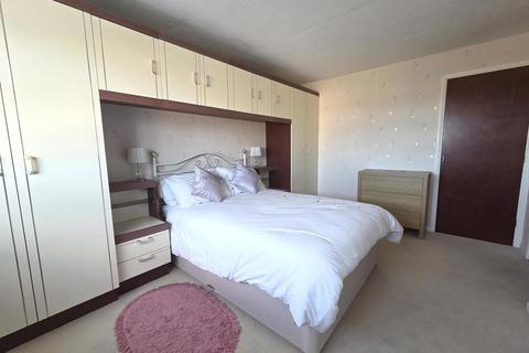 3 bedroom semi-detached house for sale, Chingford Avenue, Clacton-on-Sea, Essex