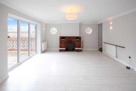 3 bedroom detached bungalow to rent, Grangeways, Patcham, Brighton