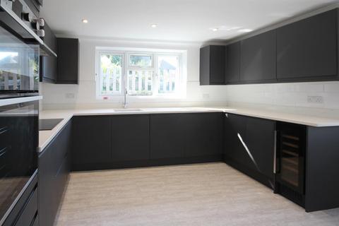 3 bedroom detached bungalow to rent, Grangeways, Patcham, Brighton