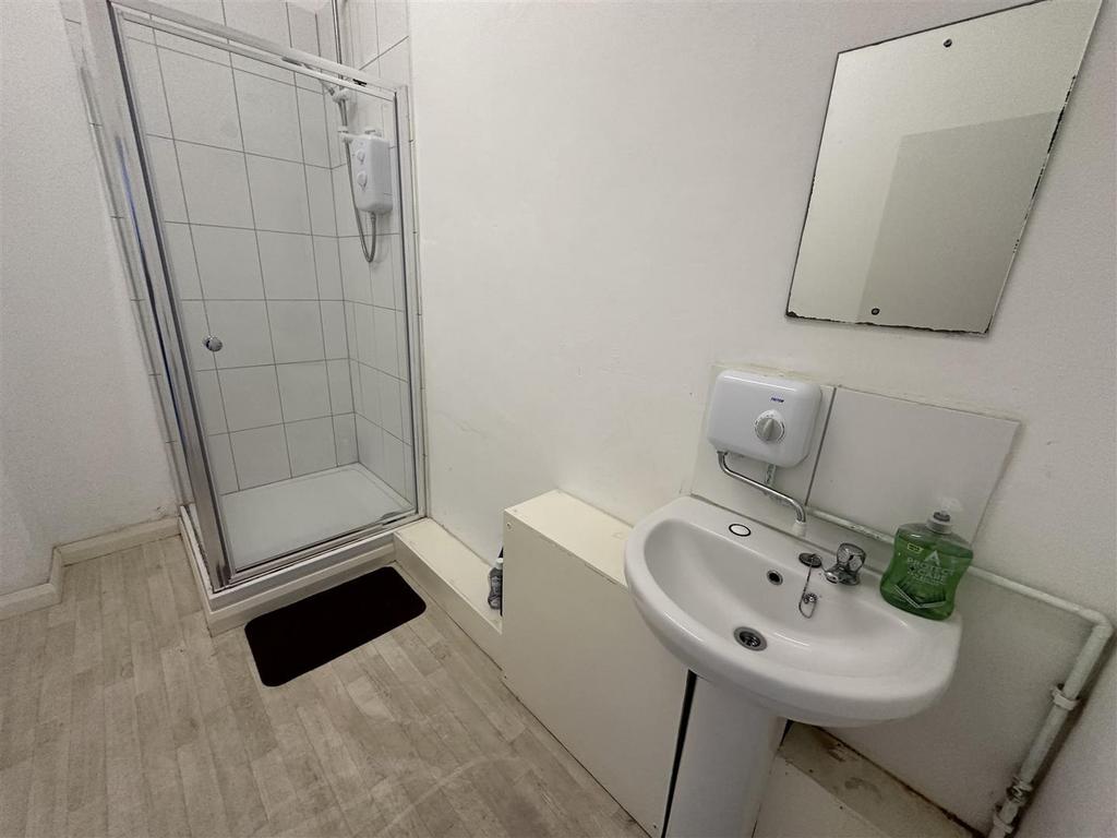 Communal shower room.jpg