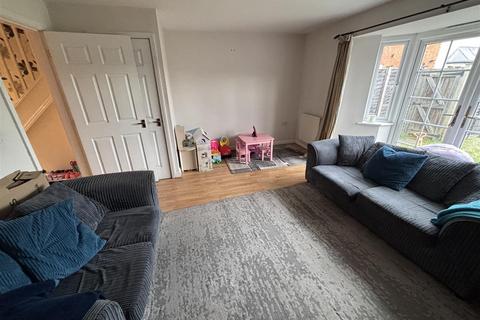 3 bedroom terraced house to rent, Drage Close, Lutterworth