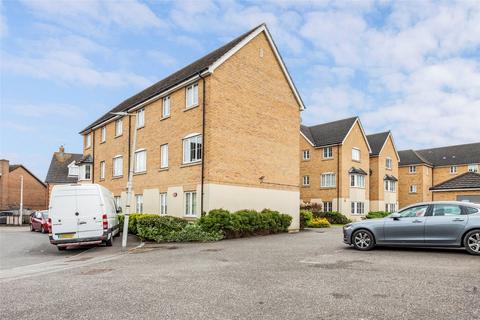 2 bedroom flat to rent, Genas Close, Ilford, IG6