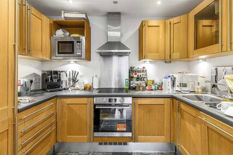 2 bedroom flat to rent, Long Lane, London SE1