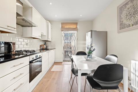 3 bedroom maisonette to rent, Portobello Road, London
