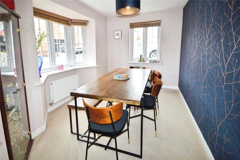 3 bedroom detached house to rent, Suffolk Way, Swadlincote DE11