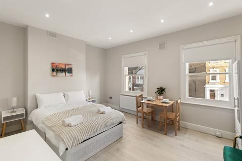 Studio to rent, Greenside Road, London W12