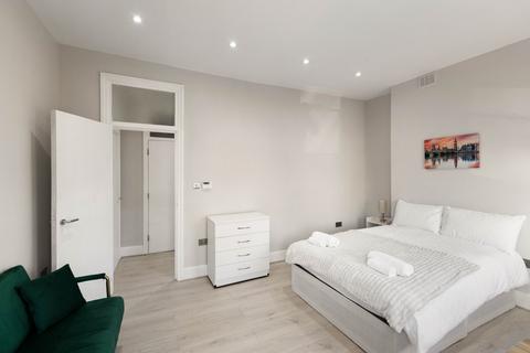 Studio to rent, Greenside Road, London W12