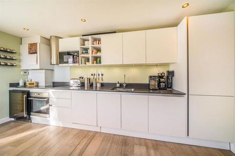 2 bedroom flat for sale, Esker Place, London E2