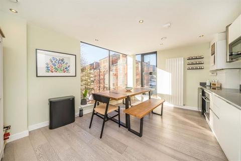 2 bedroom flat for sale, Esker Place, London E2