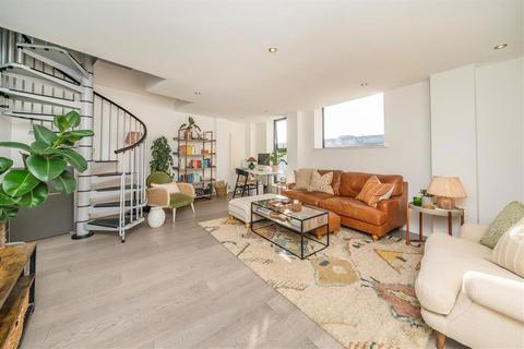 2 bedroom flat for sale, Esker Place, London E2