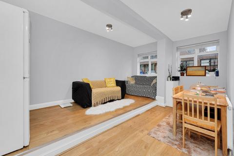 Torriano Avenue, London