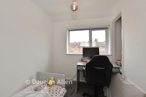 3 bedroom semi-detached house for sale, Beaconfield Road, Epping CM16