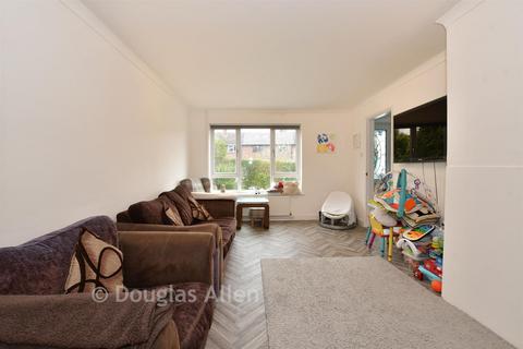 3 bedroom semi-detached house for sale, Beaconfield Road, Epping CM16