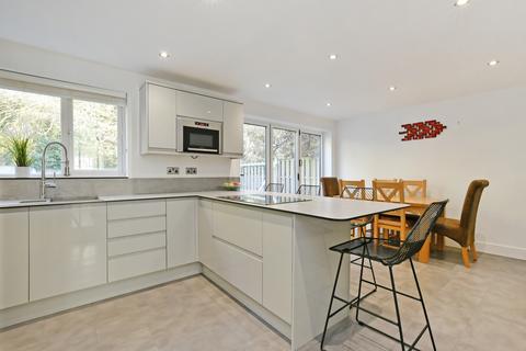 4 bedroom detached house for sale, Frithwood Drive, Dronfield, Derbyshire, S18