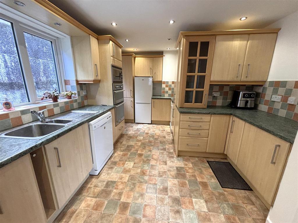 Kitchen (2).jpeg