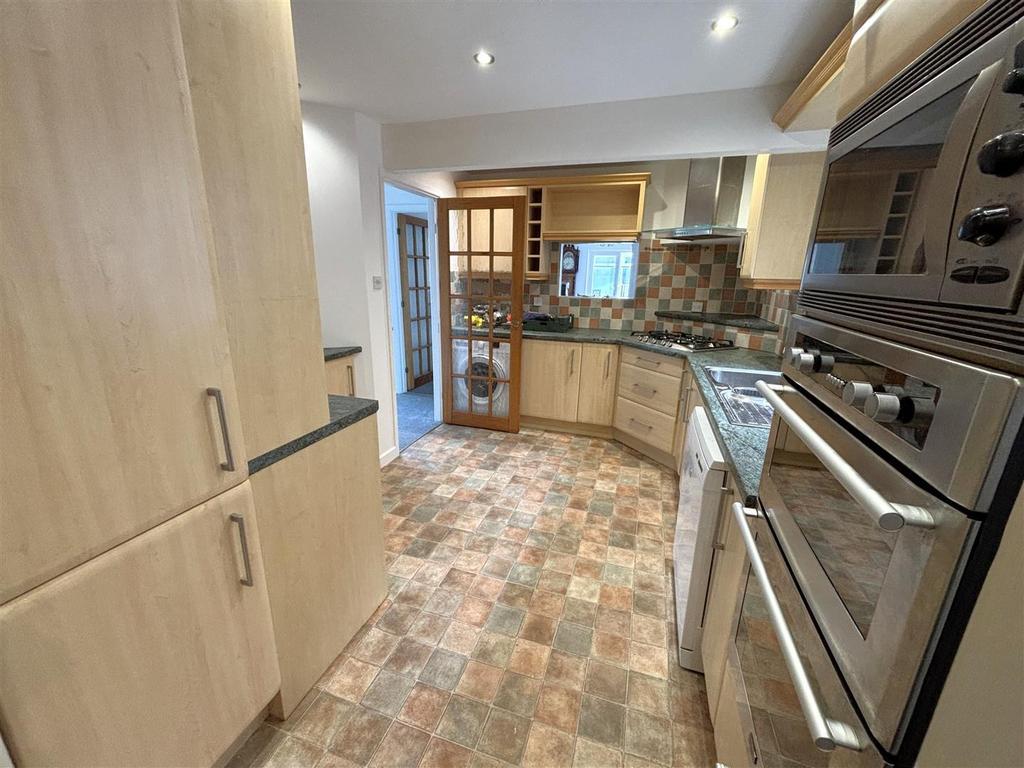 Kitchen (3).jpeg