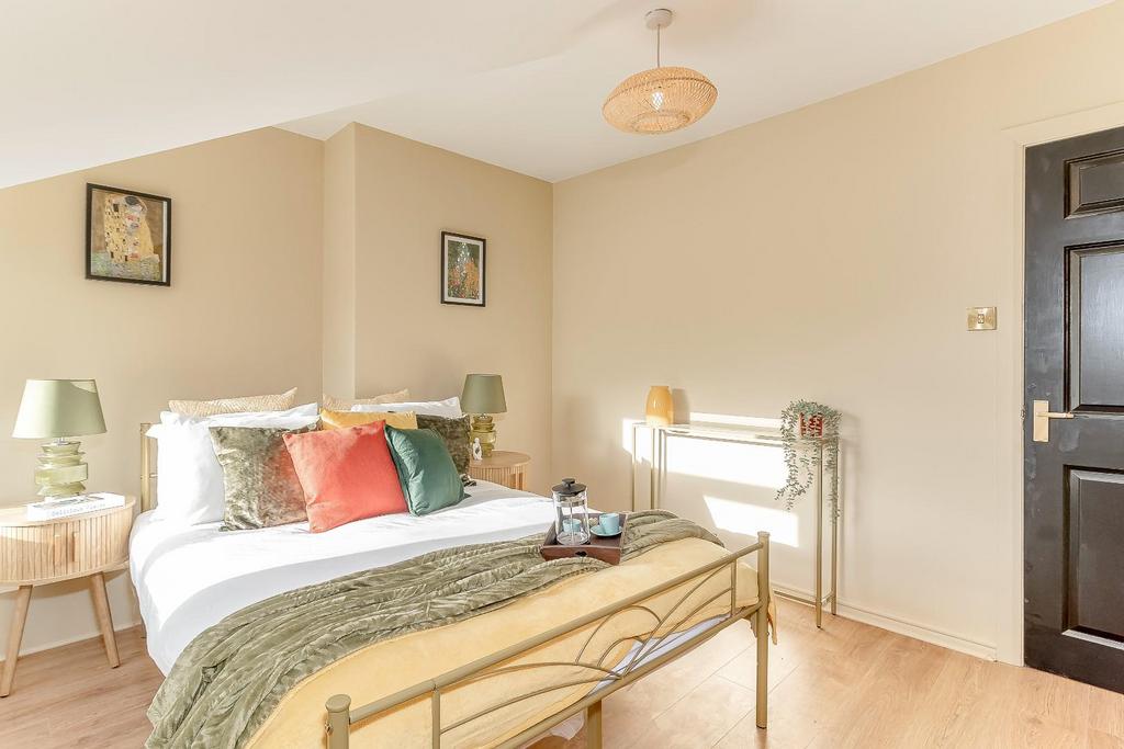 Bedroom 1 - C.jpg