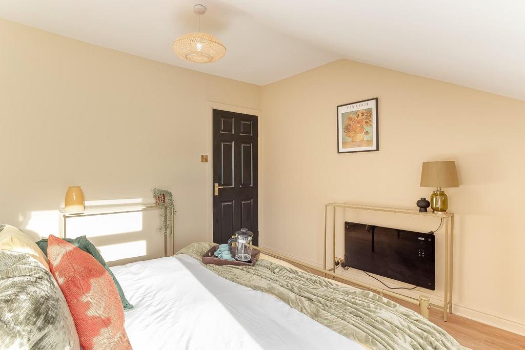 Bedroom 1 - B.jpg