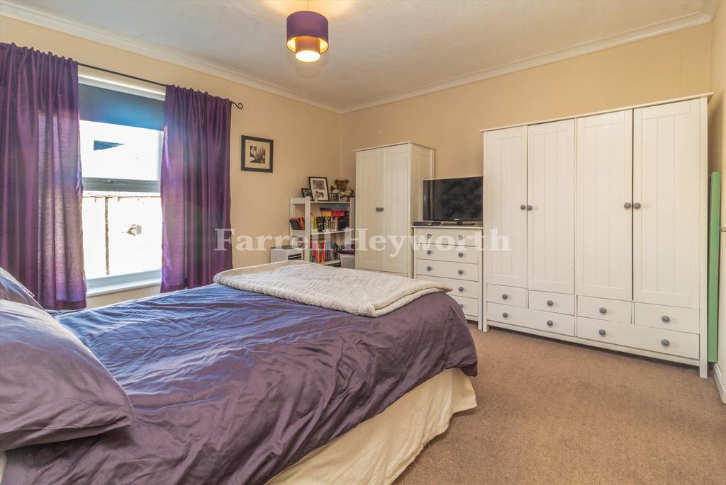 Bedroom 1 image 2